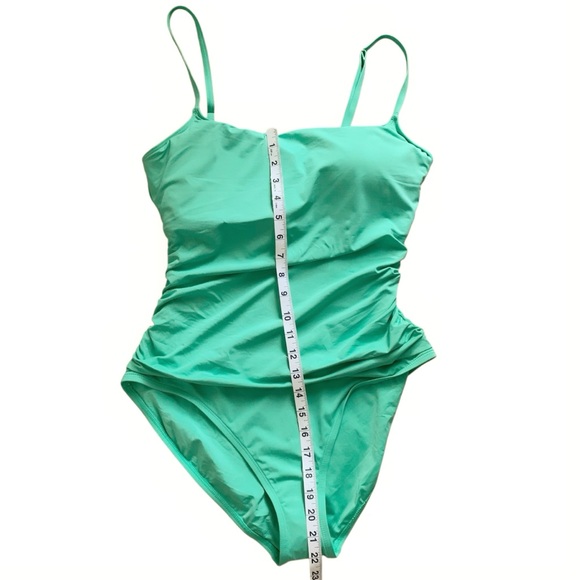 LA BLANCA One Piece Swimsuit! Retail $120 - Picture 3 of 7